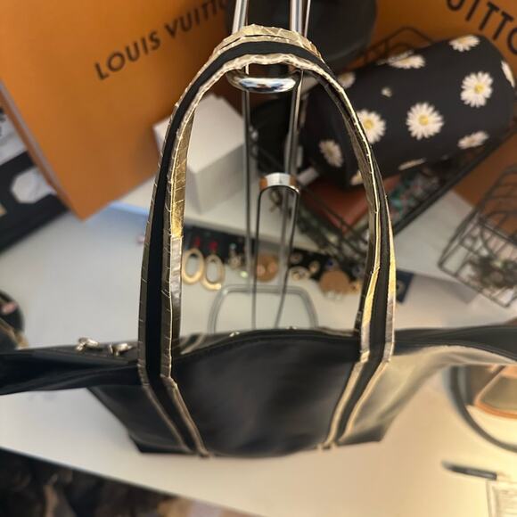 Givenchy Black and Gold Tote Bag with Givenchy earrings (NWT) - Picture 6 of 10